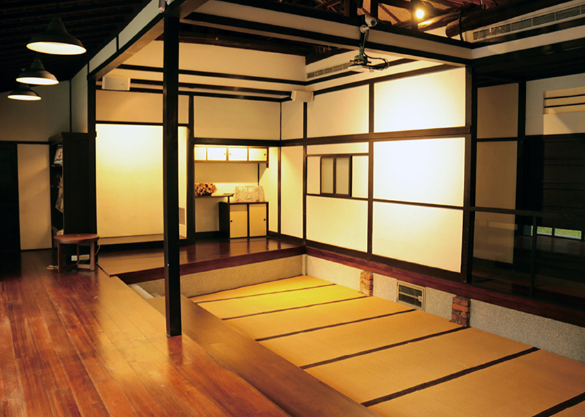 Picture：On a tatami mat or in a wooden chair, visitors can immerse themselves in this quiet, elegant reading environment.
