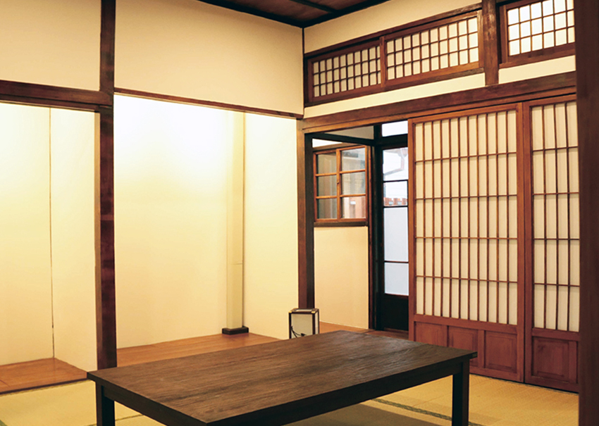 The recreation room is a Japanese-style room with tatami mats, low tables, and chair cushions.