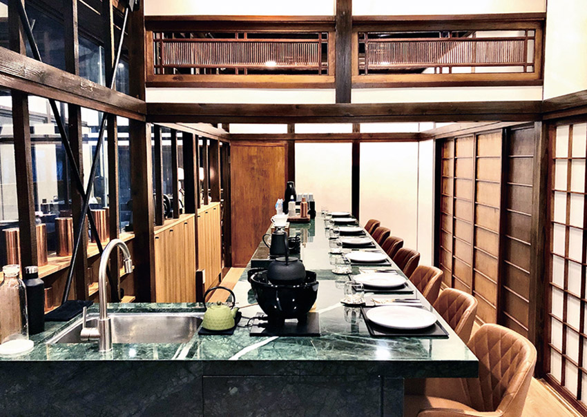 Exquisite Japanese and Western desserts are now available in this century-old Japanese-style house to delight your senses as well as your stomach.