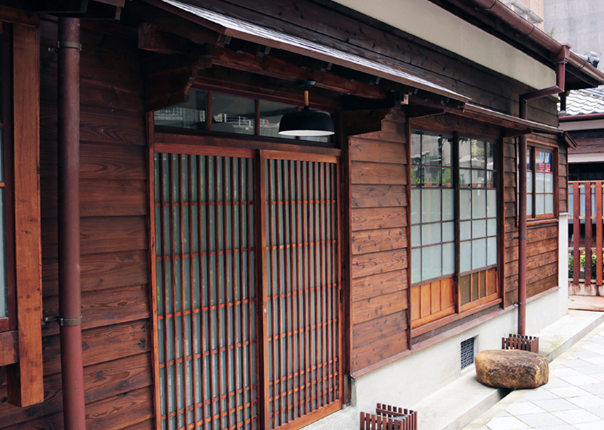画像：齊東街53巷のそばに並ぶ五棟の日本式宿舎は、異なる時期の入居者の生活空間と特徴がそのまま残っています。